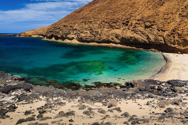 playa montaña amarilla la graciosa lanzarote